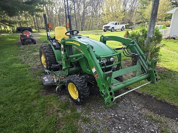 Image of John Deere 2520 equipment image 2