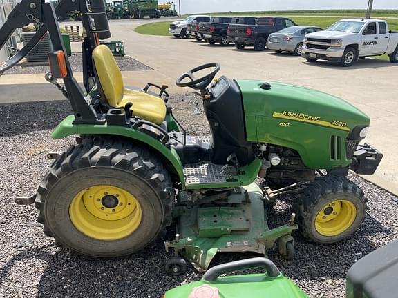 Image of John Deere 2520 equipment image 3