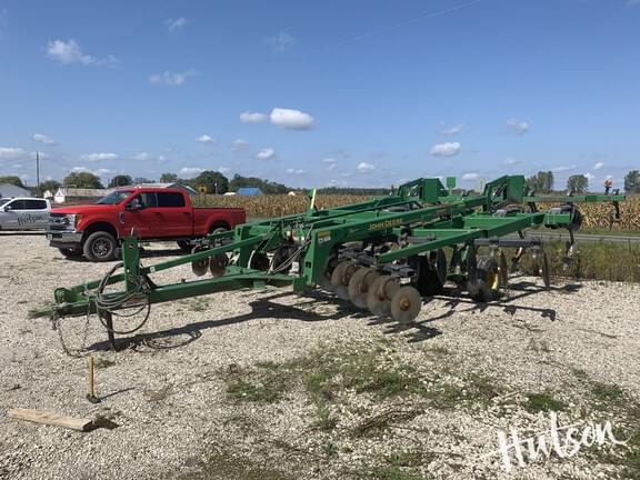 Image of John Deere 2700 equipment image 3