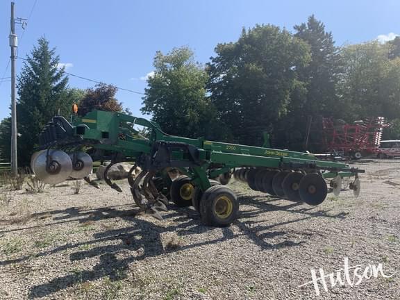 Image of John Deere 2700 equipment image 1