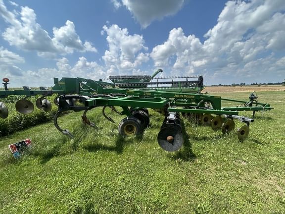 2010 John Deere 2700 Equipment Image0