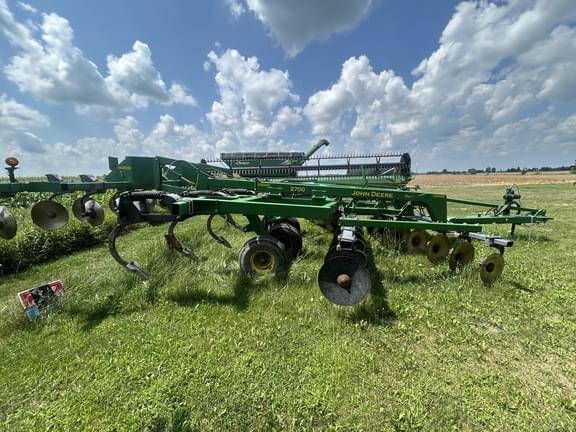 Image of John Deere 2700 Primary image