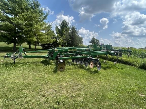 Image of John Deere 2700 equipment image 1