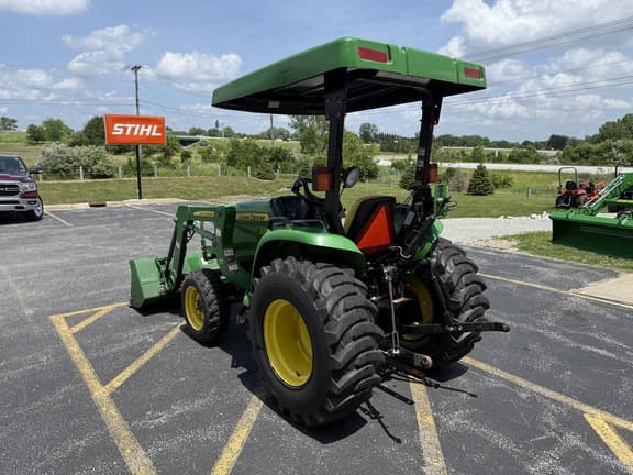 Image of John Deere 3032E equipment image 4
