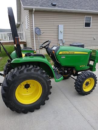 Image of John Deere 3032E equipment image 1