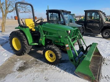 Main image John Deere 3032E