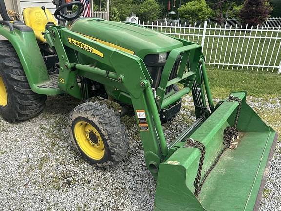 Image of John Deere 3032E equipment image 2