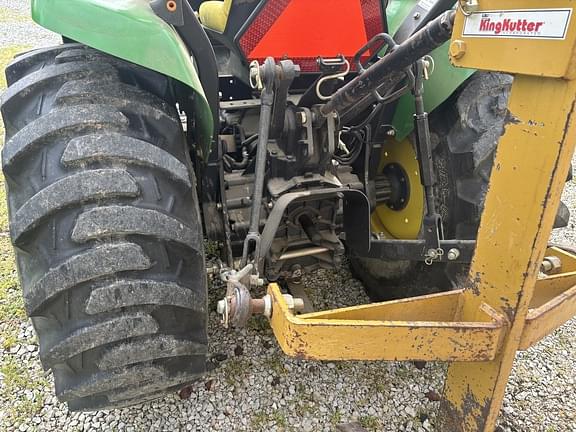 Image of John Deere 3032E equipment image 4