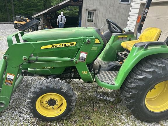 Image of John Deere 3032E equipment image 1