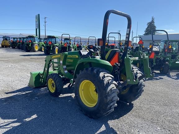 Image of John Deere 3032E equipment image 4