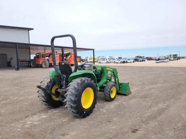 Image of John Deere 3032E equipment image 4