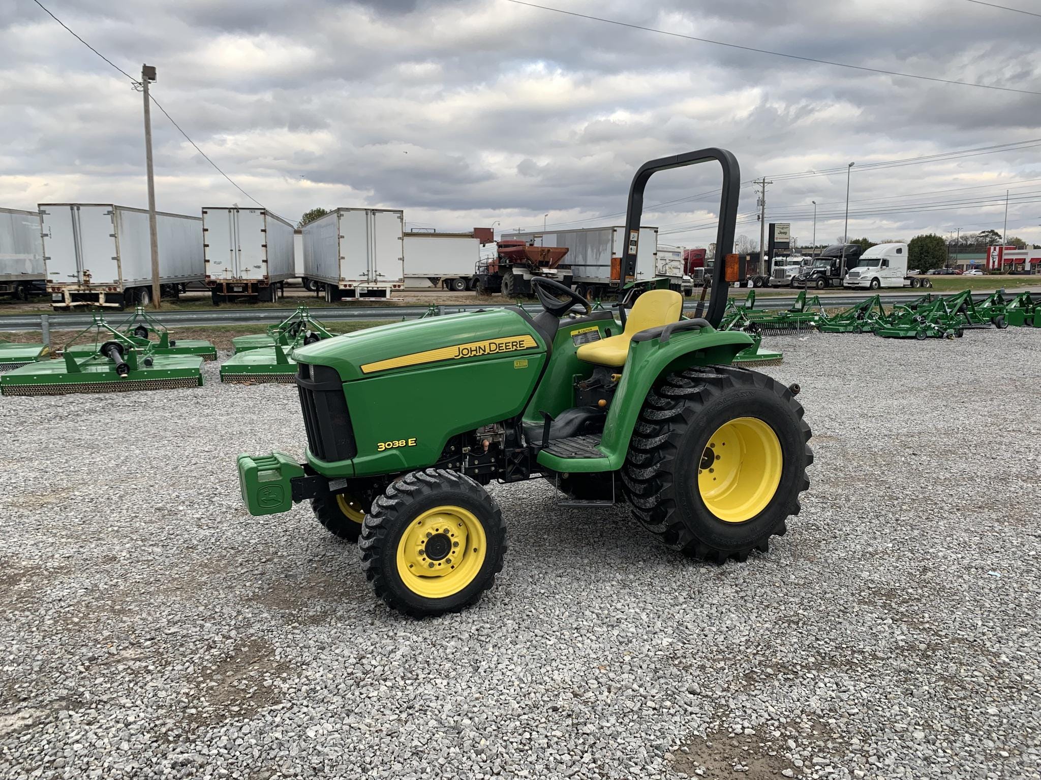 Main image John Deere 3038E