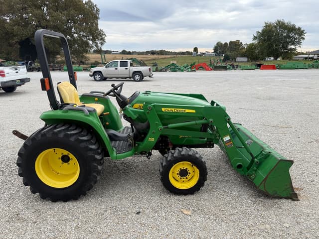 Image of John Deere 3038E equipment image 1
