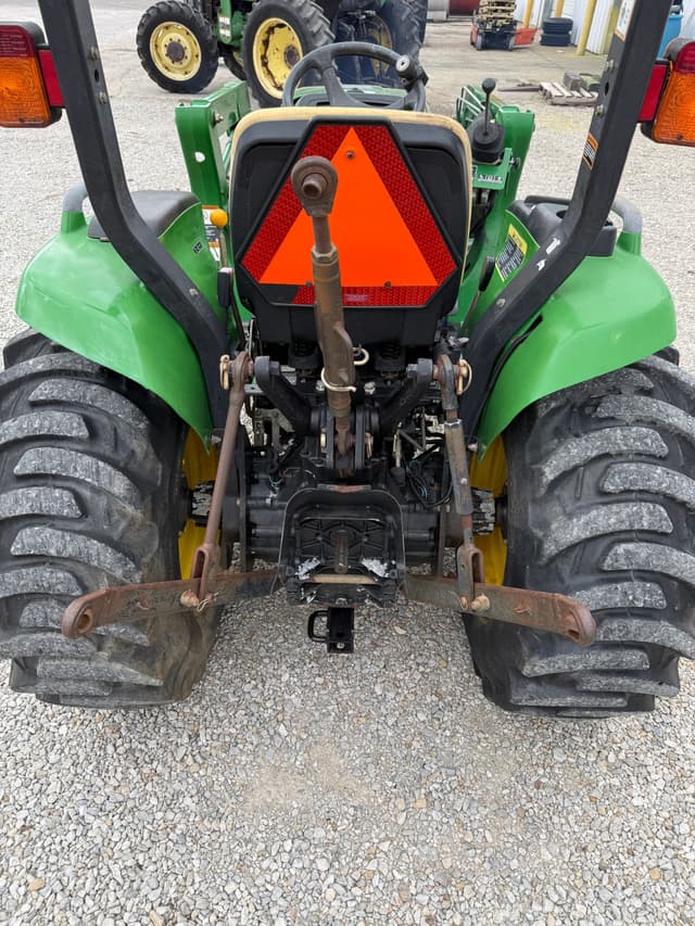 Image of John Deere 3038E equipment image 3