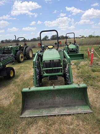 Image of John Deere 3038E equipment image 3
