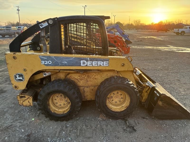 2010 John Deere 320 Equipment Image0