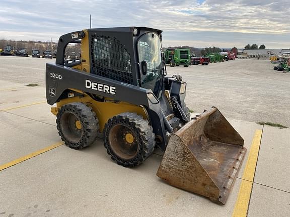 Image of John Deere 320D equipment image 3