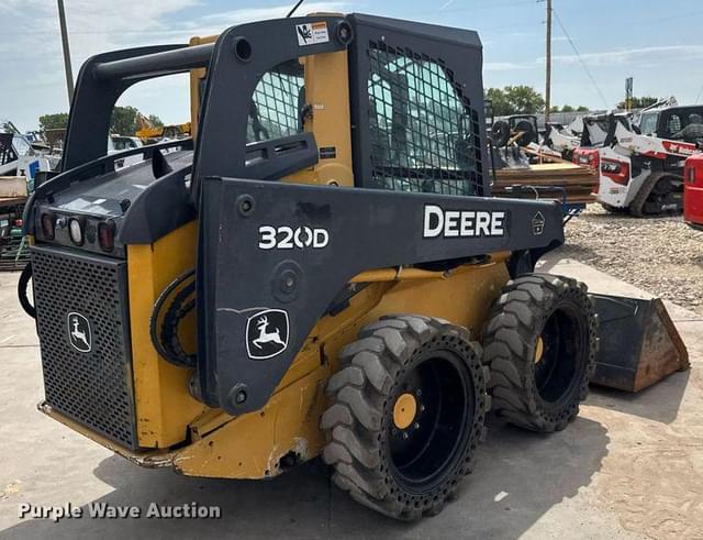 Image of John Deere 320D equipment image 4