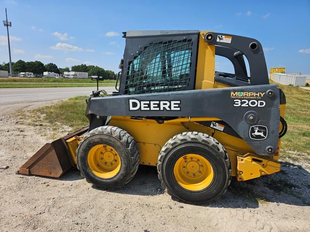 Image of John Deere 320D equipment image 4
