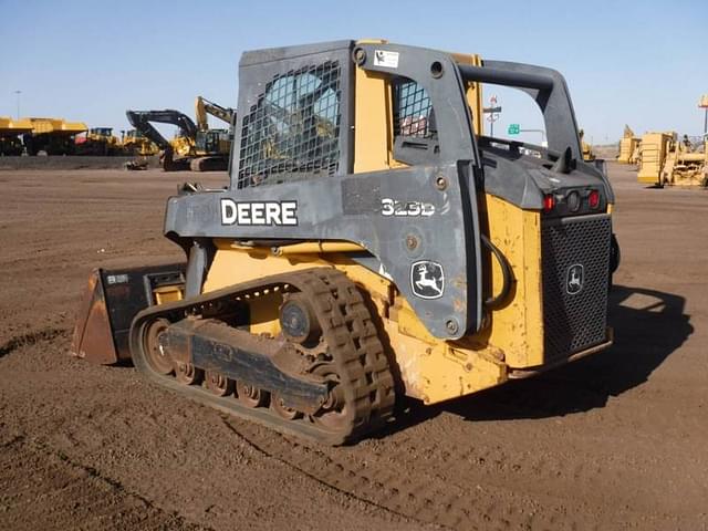 Image of John Deere 323D equipment image 4