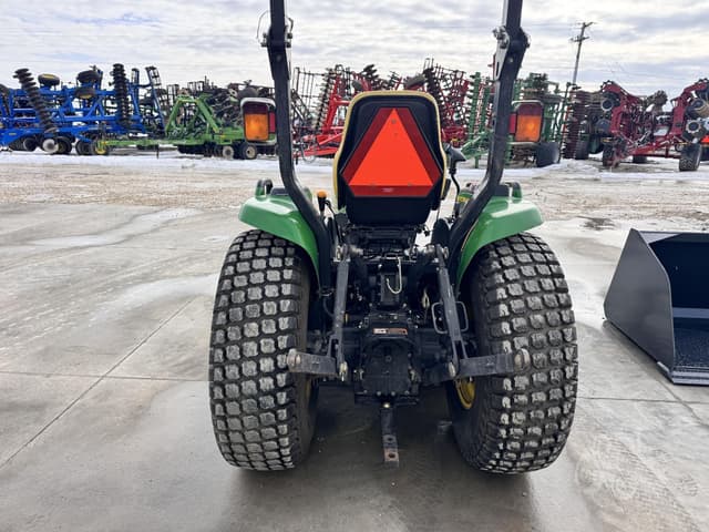 Image of John Deere 3320 equipment image 3
