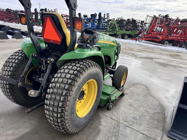 Image of John Deere 3320 equipment image 2