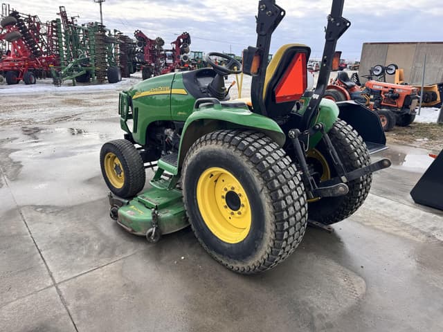 Image of John Deere 3320 equipment image 4