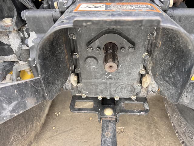 Image of John Deere 3320 equipment image 4