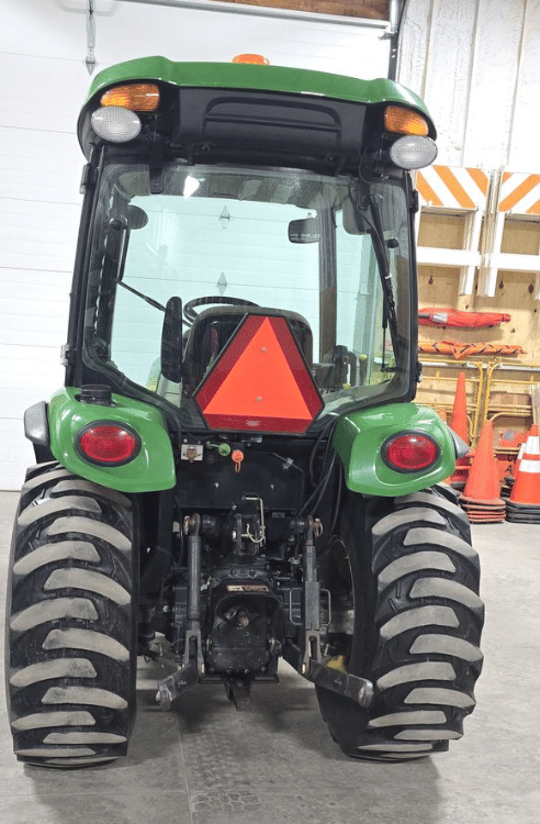 Image of John Deere 3320 equipment image 2