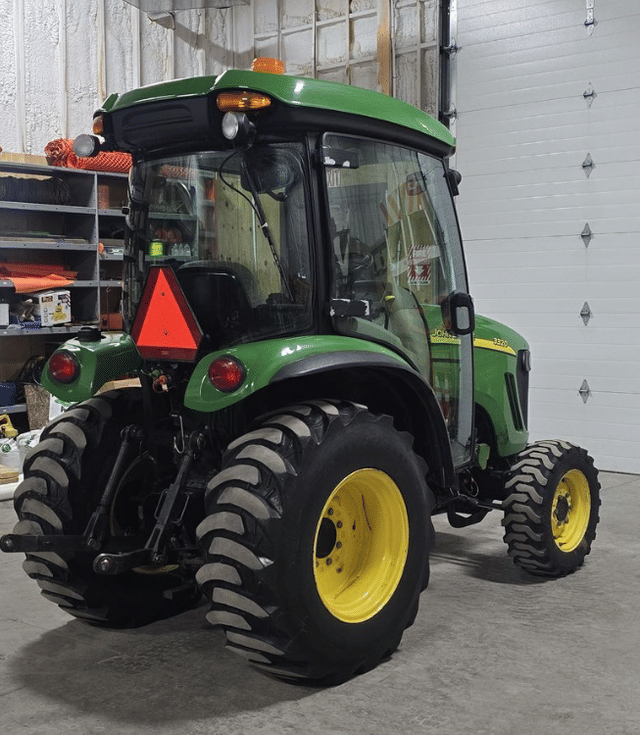 Image of John Deere 3320 equipment image 3