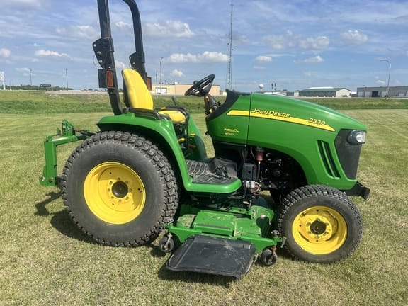 2010 John Deere 3320 Equipment Image0