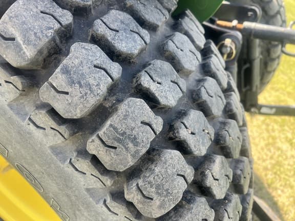 Image of John Deere 3320 equipment image 4