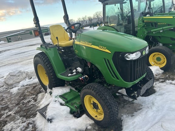 2010 John Deere 3320 Equipment Image0