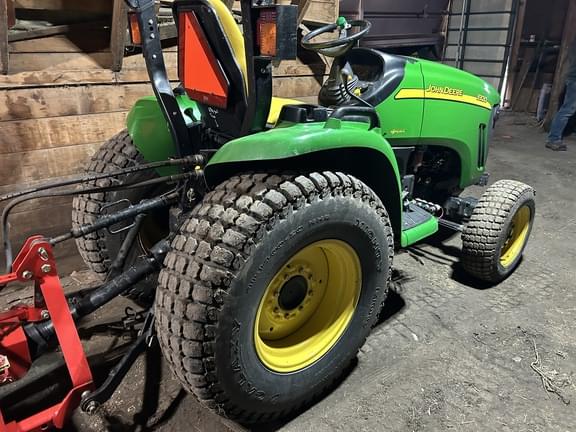 Image of John Deere 3320 equipment image 3