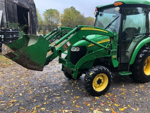 Main image John Deere 3320