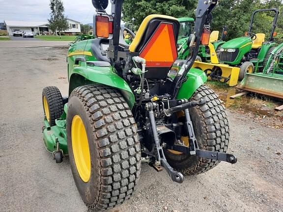 Image of John Deere 3320 equipment image 4