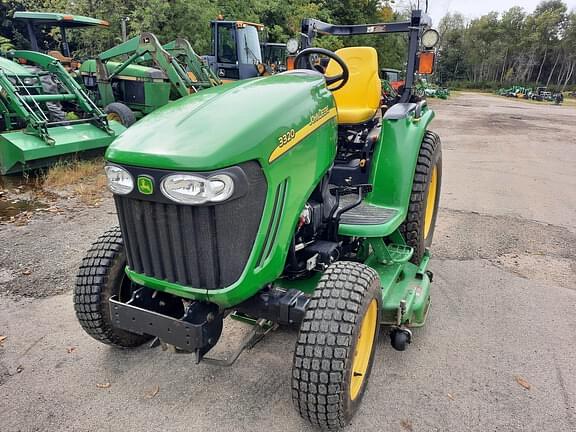 Image of John Deere 3320 equipment image 3