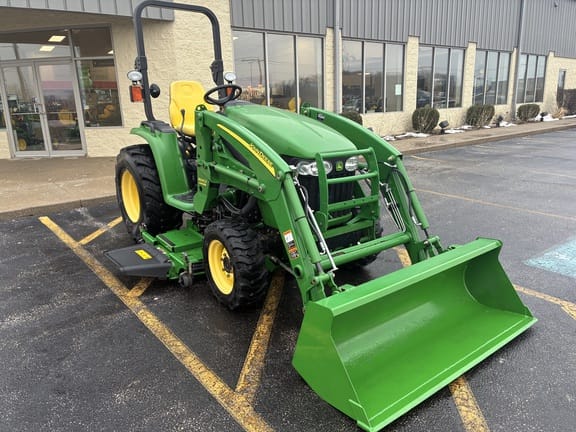 2010 John Deere 3320 Equipment Image0