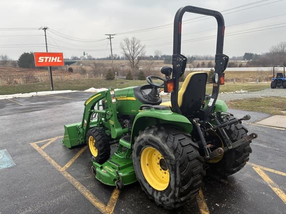 Image of John Deere 3320 equipment image 4