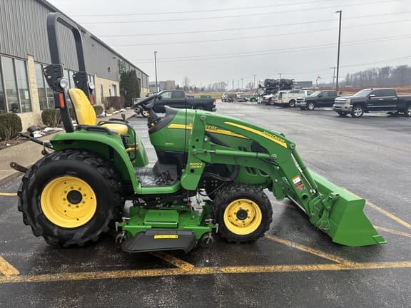 Image of John Deere 3320 equipment image 1