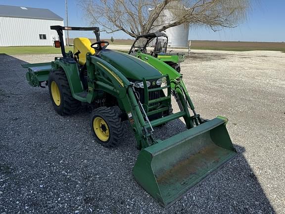 Image of John Deere 3320 equipment image 1