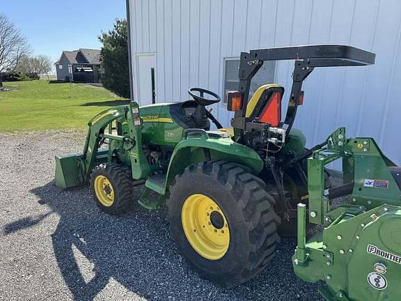 Image of John Deere 3320 equipment image 3