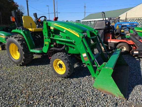 Main image John Deere 3320
