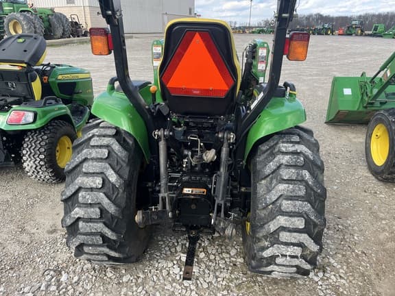 Image of John Deere 3320 equipment image 3