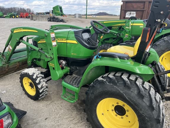 Image of John Deere 3320 equipment image 2