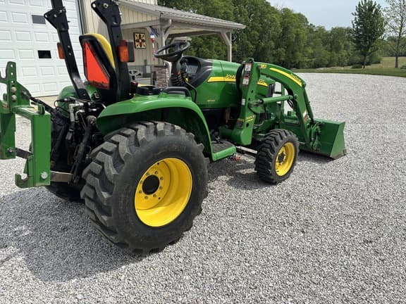 Image of John Deere 3320 equipment image 3