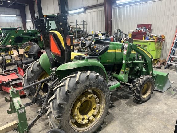 Image of John Deere 3320 equipment image 1