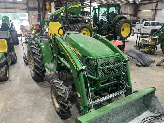 Image of John Deere 3320 equipment image 3