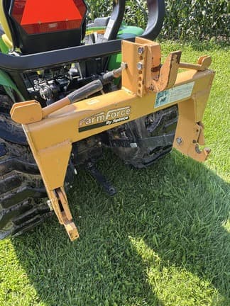Image of John Deere 3320 equipment image 3