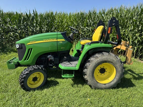 2010 John Deere 3320 Equipment Image0